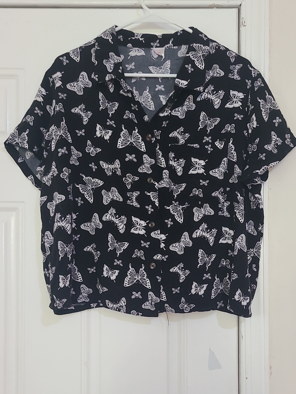 No Boundaries Black Button-Front Butterfly Print Top